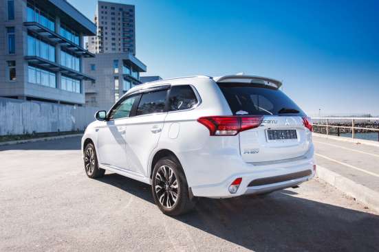 MITSUBISHI OUTLANDER PHEV GG2W в Хабаровске фото 3
