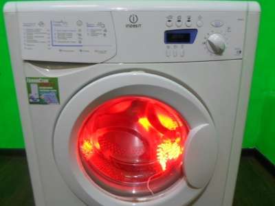 стиральную машину Indesit