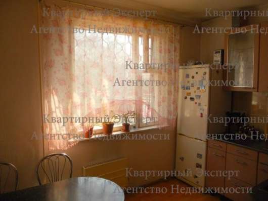 Продам однокомнатную квартиру в Москве. Жилая площадь 38 кв.м. Этаж 1. Дом панельный.