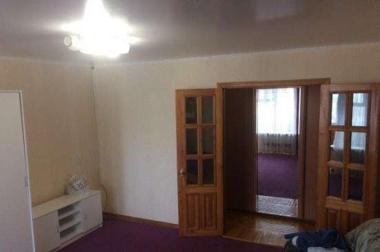 Продам четырехкомнатную квартиру в Краснодар.Жилая площадь 83  кв.м.Этаж 8.Дом кирпичный.