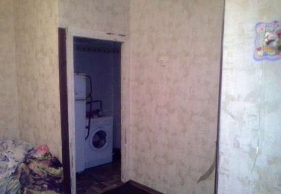 Продам однокомнатную квартиру в Подольске. Жилая площадь 32 кв.м. Этаж 3. Дом кирпичный.