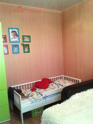 Продам четырехкомнатную квартиру в Вологда.Жилая площадь 70,50  кв.м.Дом панельный.Есть Балкон.