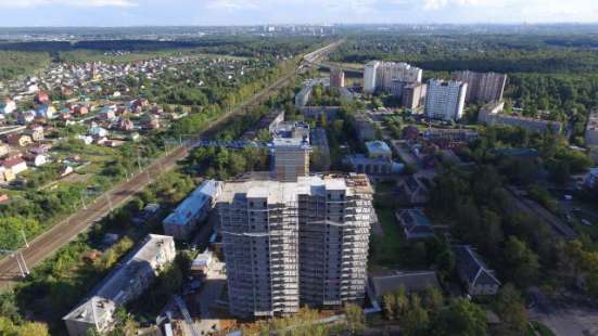 Продам трехкомнатную квартиру в Лобне. Этаж 15. Дом монолитный. Есть балкон.