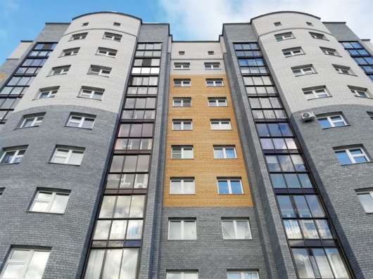 Продам однокомнатную квартиру в Тверь.Жилая площадь 41,80  кв.м.Дом кирпичный.Есть Балкон.