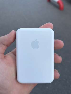 Повербанк  Apple magsafe
