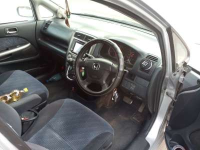 легковой автомобиль Honda Stream в Красноярске фото 5