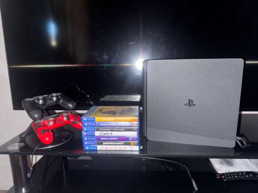продаю ps4 slim