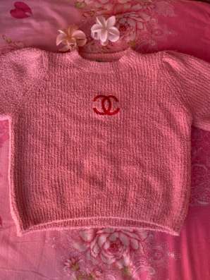Розовый свитер chanel