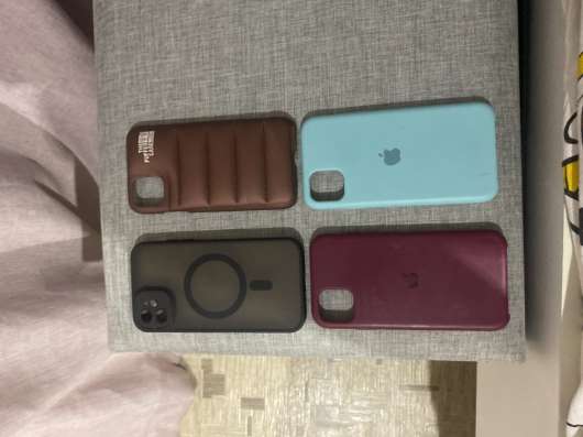 Продам! 4 чехла,на iPhone 11!