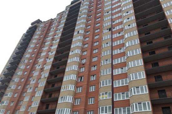 Продам однокомнатную квартиру в Краснодар.Жилая площадь 42  кв.м.Этаж 18.Дом монолитный.