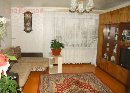 Продам четырехкомнатную квартиру в Вологда.Жилая площадь 75,50  кв.м.Дом кирпичный.Есть Балкон.