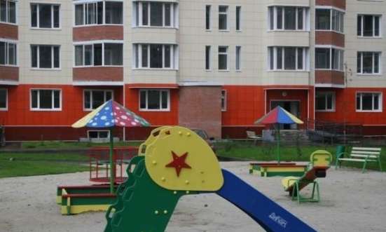 Продам однокомнатную квартиру в Подольске. Жилая площадь 39 кв.м. Дом кирпичный. Есть балкон.