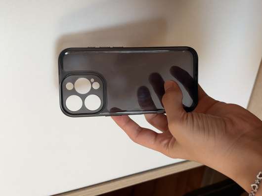 продаю чехол на iPhone 16 Pro