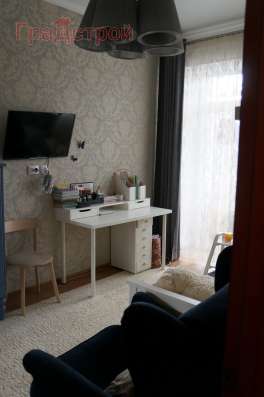 Продам четырехкомнатную квартиру в Вологда.Жилая площадь 93  кв.м.Дом кирпичный.Есть Балкон.