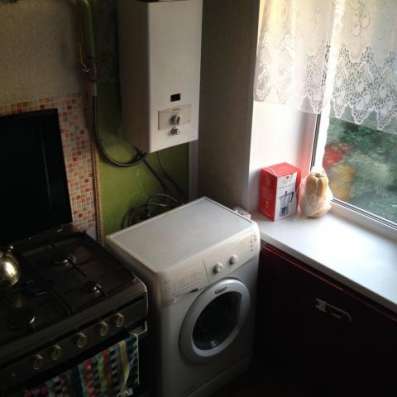 Продам двухкомнатную квартиру в Подольске. Жилая площадь 40 кв.м. Этаж 2. Дом кирпичный.