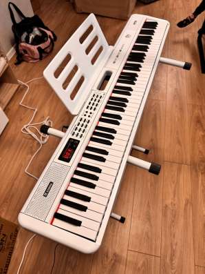 Продам цифровое пианино Maestro