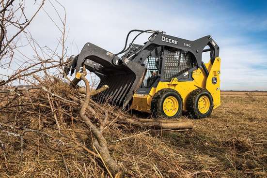 Мини-погрузчик John Deere 318G