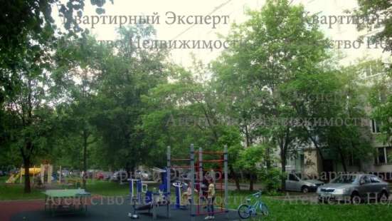 Продам двухкомнатную квартиру в Москве. Жилая площадь 47 кв.м. Этаж 8. Дом панельный.