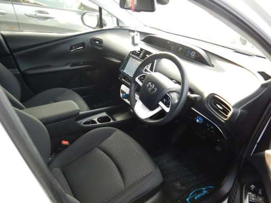 Toyota Prius ZVW55 2017г в Хабаровске