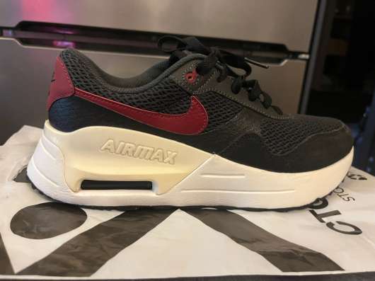 Кроссовок только правый Nike