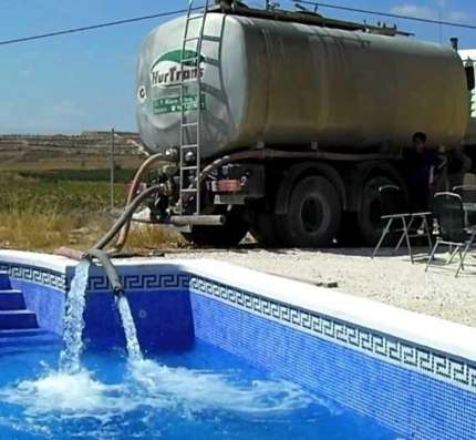 Доставка воды водовозом. Водовоз 9 куб