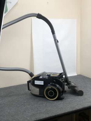 Пылесос Bosch BGS4U2242