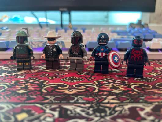 Lego фигурки в Москве