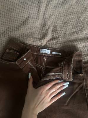 Джинсы коричневые bershka