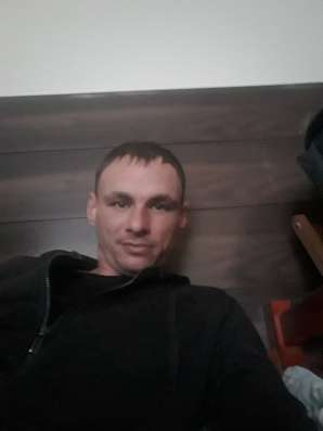 Юрий, 35 лет, хочет пообщаться