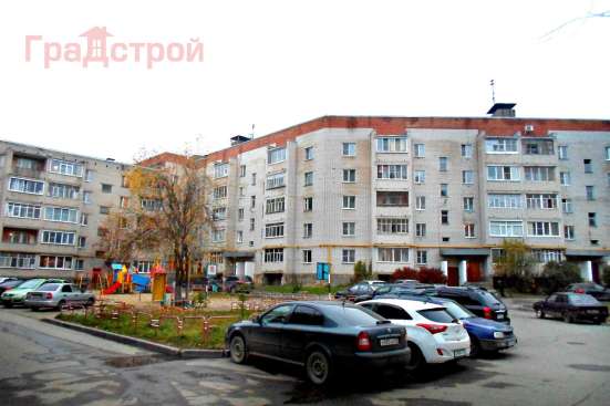 Продам четырехкомнатную квартиру в Вологда.Жилая площадь 90  кв.м.Этаж 1.Дом кирпичный.