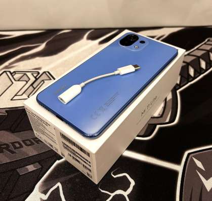 Xiaomi Mi 11 Lite, 8/128 ГБ в Петрозаводске