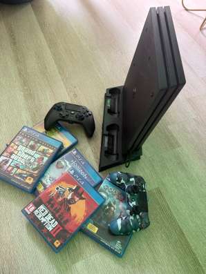Продаю PlayStation 4 Pro
