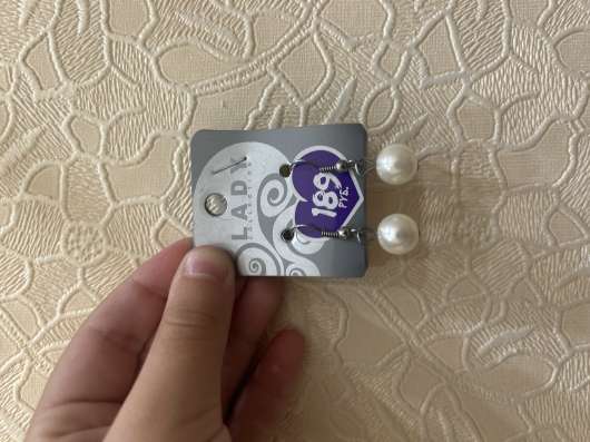 Серёжки белые новые серёжки
