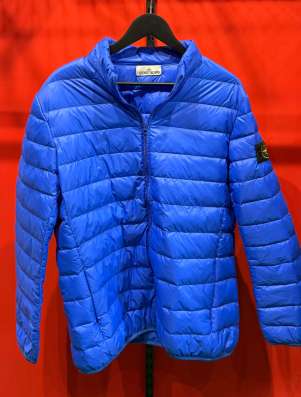 Синий пуховик Stone Island