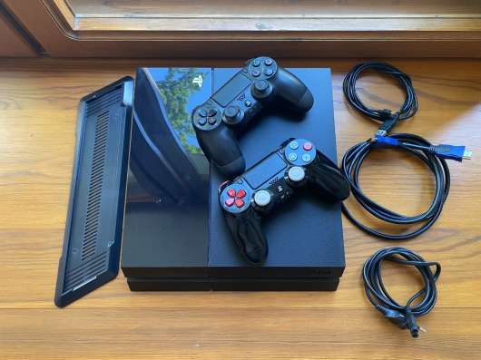Продаю PS4 FAT 500GB