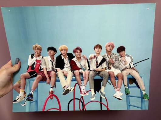 два плаката bts в Томске