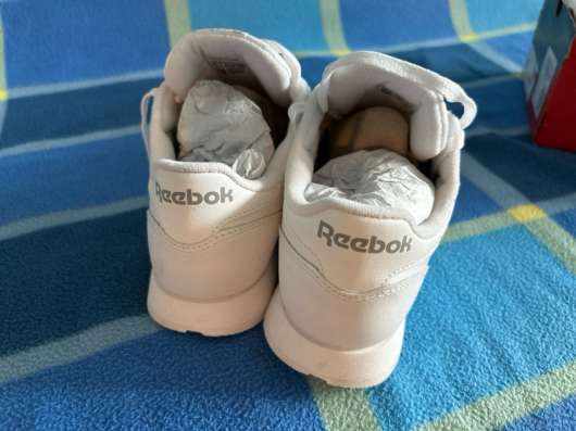Продажа. Белые кроссовки Reebok