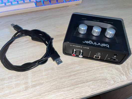 Аудиоинтерфейс Behringer U-Phoria UM2 в Новосибирске фото 3