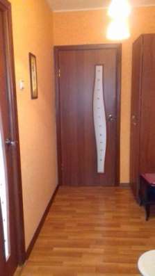 Продам двухкомнатную квартиру в Коломне. Жилая площадь 50 кв.м. Дом панельный. Есть балкон. в Коломне