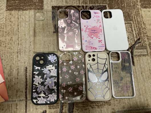 Продам чехлы на iPhone 13