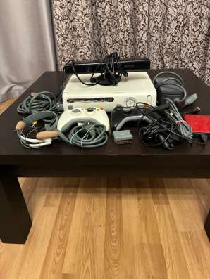 Продаю Xbox 360 (freeboot)+ kinetic в Москве