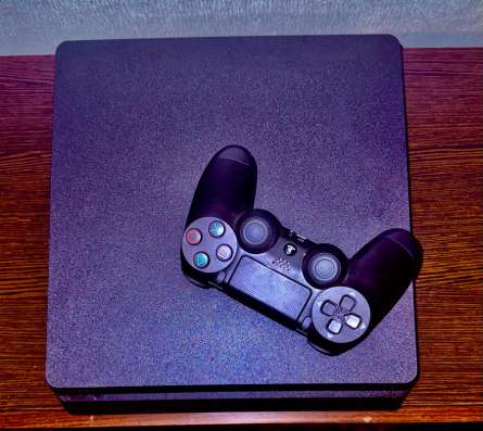 Продам PS4 на 1тб памяти