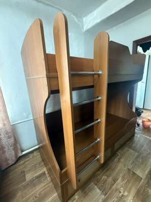 Двухъярусная кровать