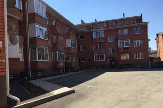 Продам трехкомнатную квартиру в Краснодар.Жилая площадь 66  кв.м.Этаж 3.Дом кирпичный.