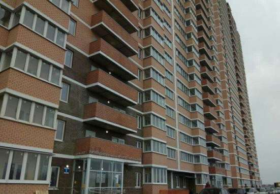 Продам однокомнатную квартиру в Краснодар.Жилая площадь 38  кв.м.Этаж 21.Дом кирпичный.