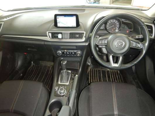 Mazda Axela в Владивостоке фото 5