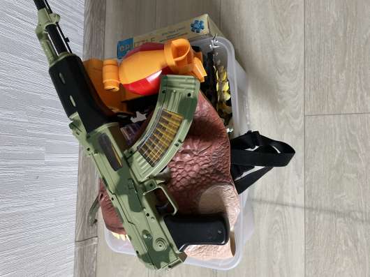 Детские игрушки: динозавры, машинки, пазл