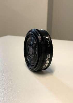 Широкоугольный объектив Sony E 20 мм F2.8