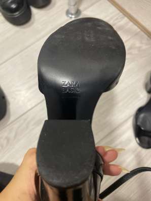 Лакированные босоножки Zara Basic на устойчивом каблуке фото 3