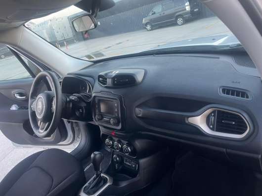 Jeep Renegade 2016 фото 3